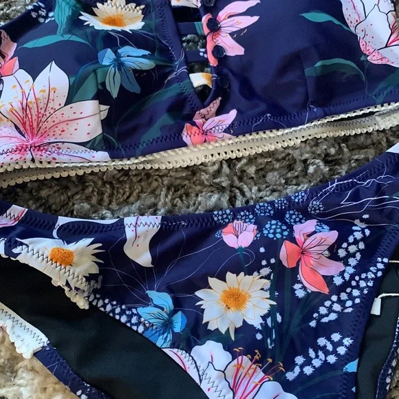 NWT Cupshe Navy Floral Cutout Bikini Set - Picture 4 of 10